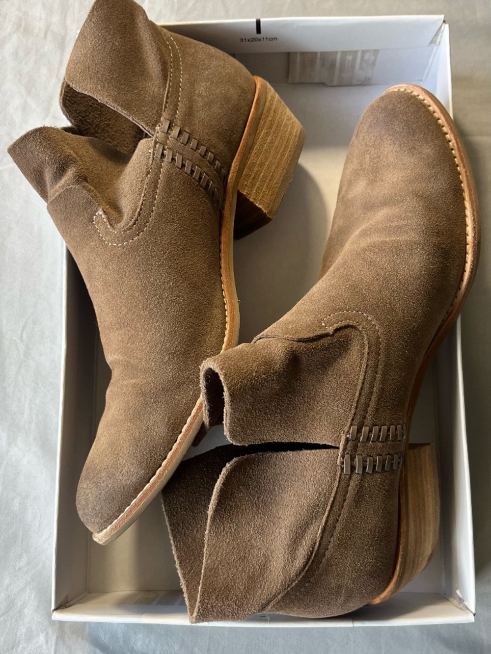 Dolce Vita Charee Taupe Suede Ankle Booties Block Heel Womens Size 8.5 w/ Box
